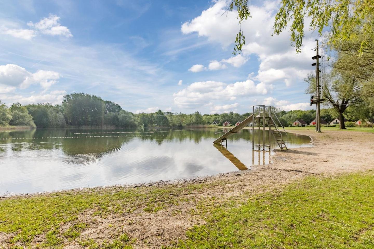 Vakantiehuis Aan Het Water -Incl Laadpaal- Ewijk Bagian luar foto