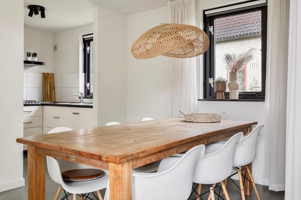 Vakantiehuis Aan Het Water -Incl Laadpaal- Ewijk Bagian luar foto
