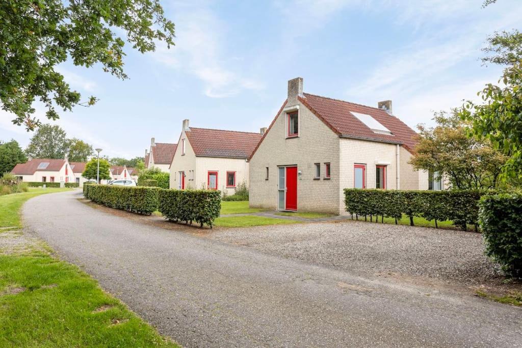 Vakantiehuis Aan Het Water -Incl Laadpaal- Ewijk Bagian luar foto