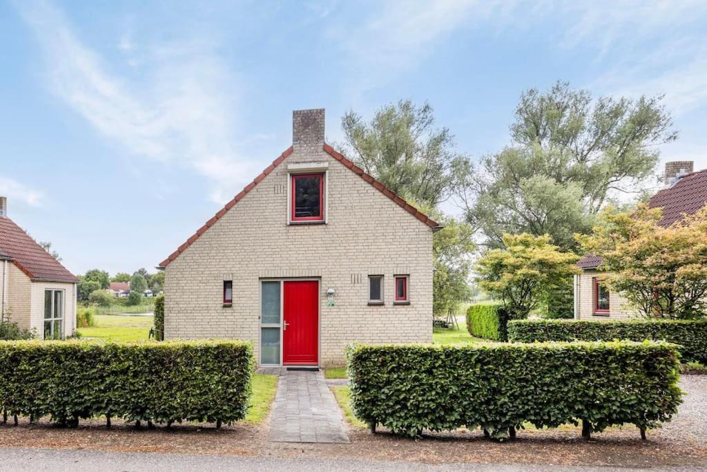 Vakantiehuis Aan Het Water -Incl Laadpaal- Ewijk Bagian luar foto
