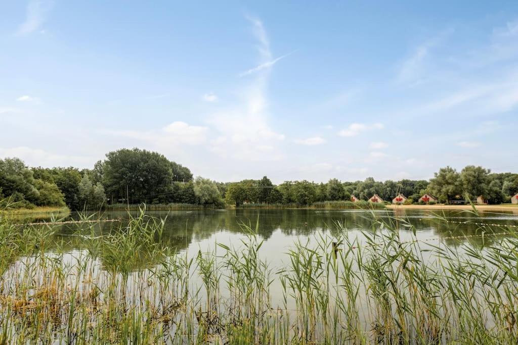 Vakantiehuis Aan Het Water -Incl Laadpaal- Ewijk Bagian luar foto