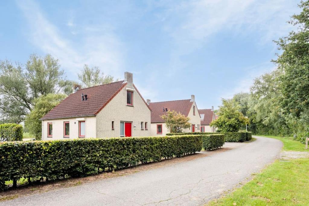 Vakantiehuis Aan Het Water -Incl Laadpaal- Ewijk Bagian luar foto