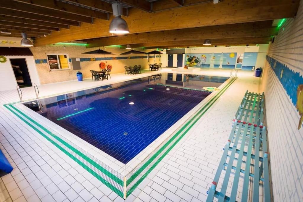 Vakantiehuis Aan Het Water -Incl Laadpaal- Ewijk Bagian luar foto