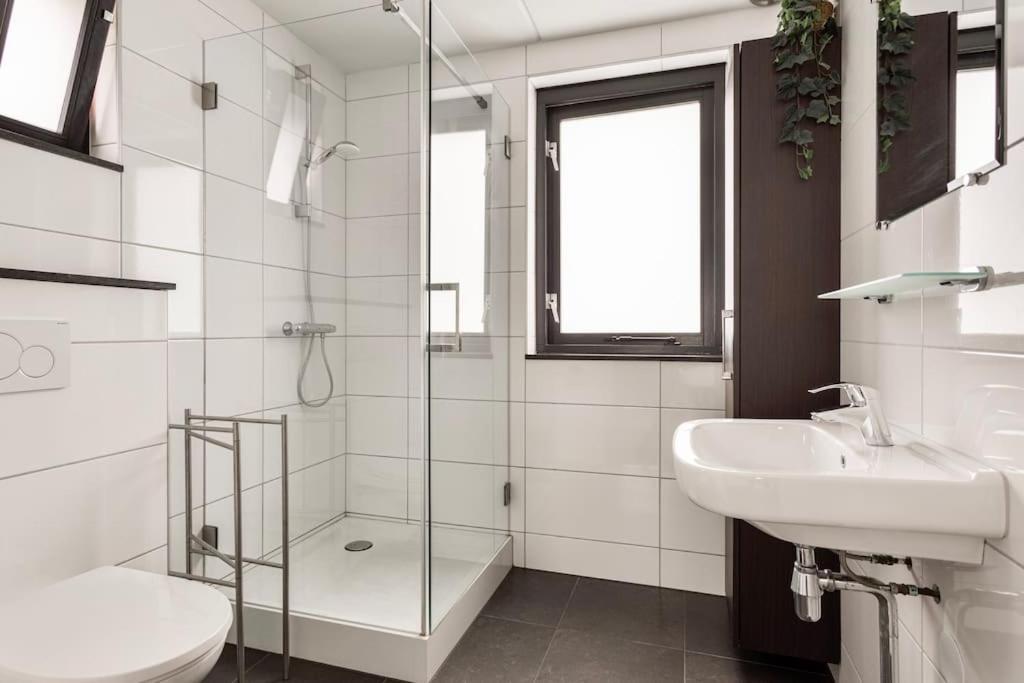 Vakantiehuis Aan Het Water -Incl Laadpaal- Ewijk Bagian luar foto