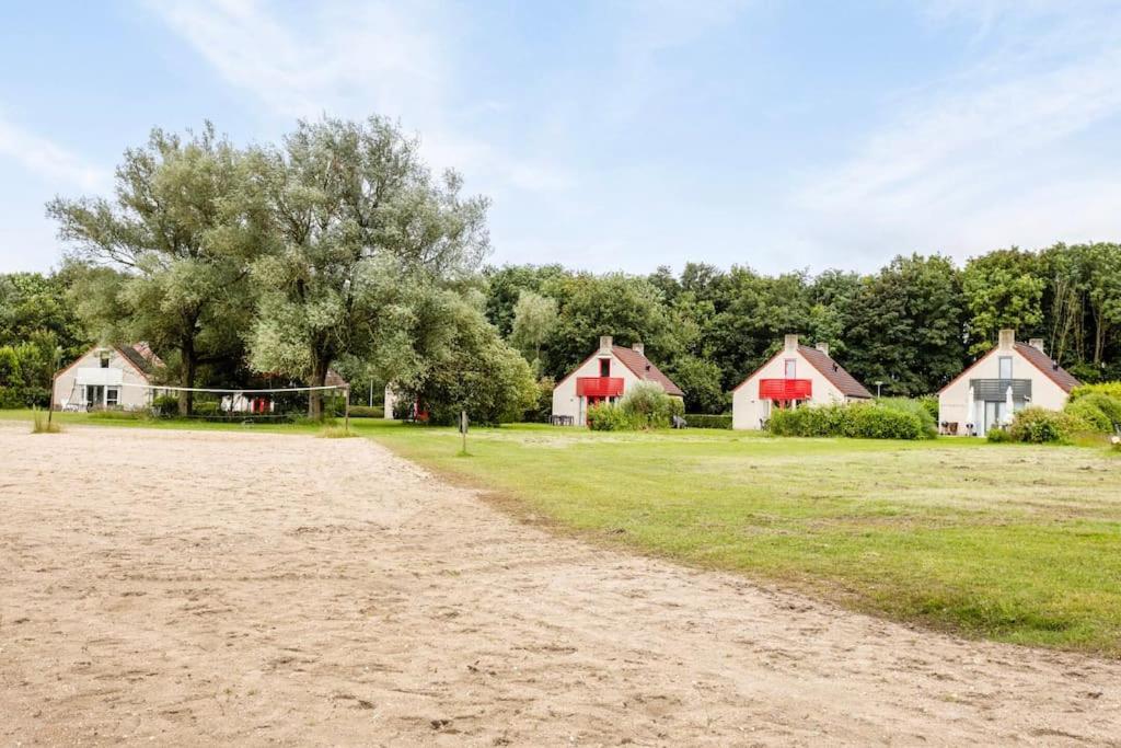 Vakantiehuis Aan Het Water -Incl Laadpaal- Ewijk Bagian luar foto