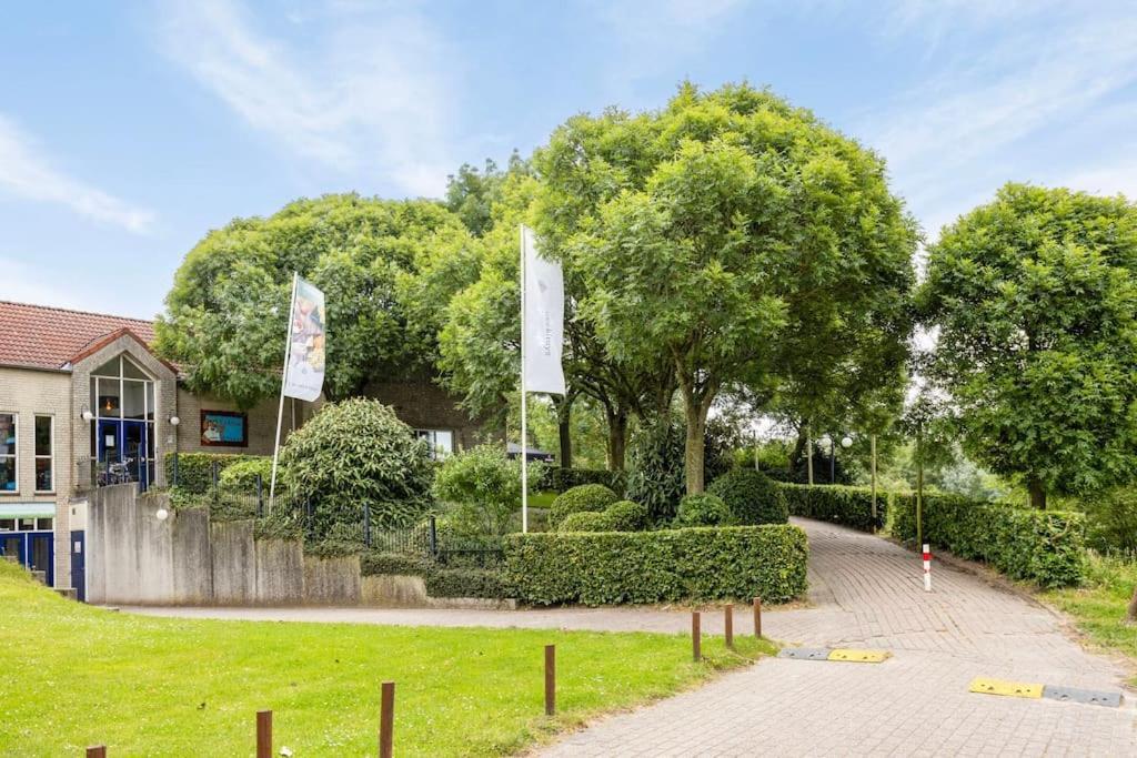 Vakantiehuis Aan Het Water -Incl Laadpaal- Ewijk Bagian luar foto