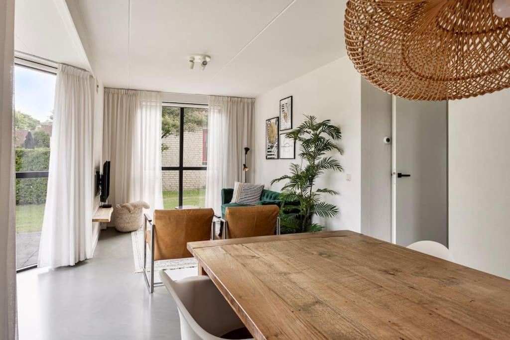 Vakantiehuis Aan Het Water -Incl Laadpaal- Ewijk Bagian luar foto