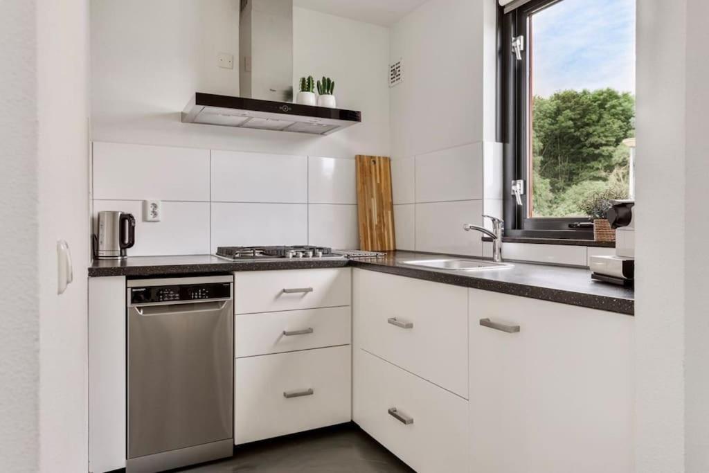 Vakantiehuis Aan Het Water -Incl Laadpaal- Ewijk Bagian luar foto
