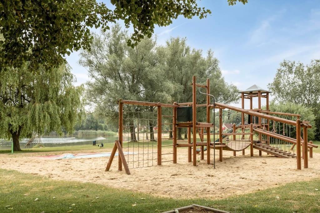 Vakantiehuis Aan Het Water -Incl Laadpaal- Ewijk Bagian luar foto